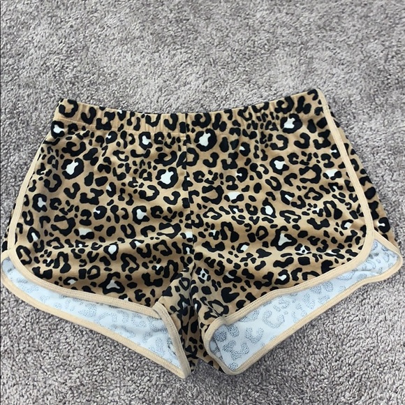 Hollister Pants - Velvet Cheetah Shorts